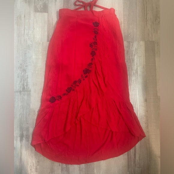Love Tree size medium. Red and white floral embroidered skirt - Picture 1 of 10